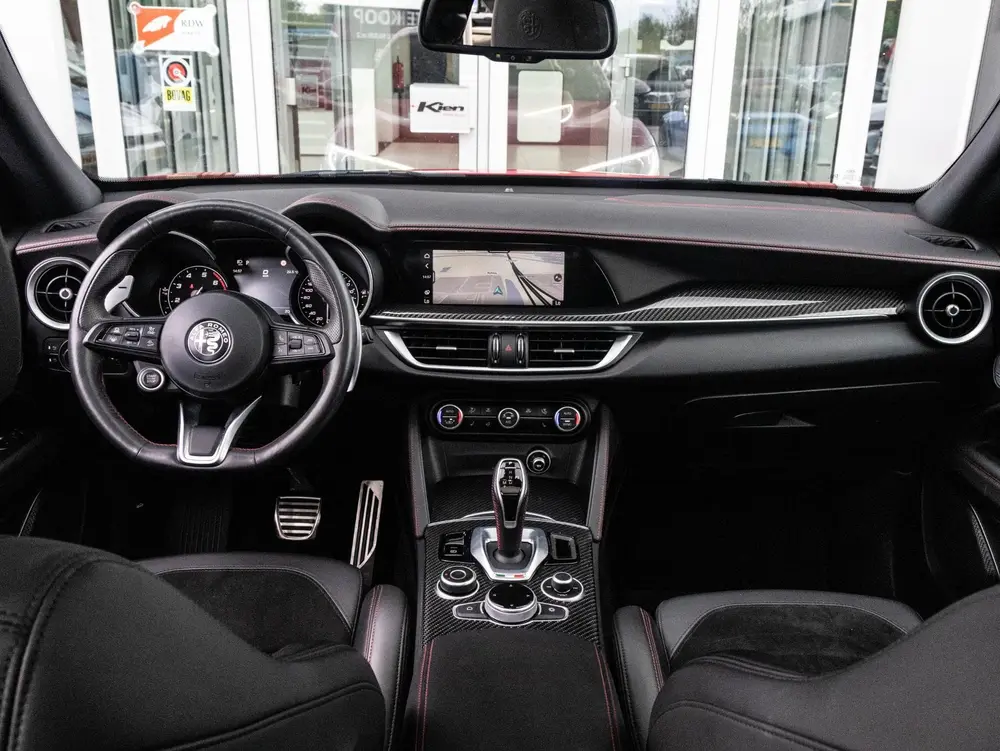 Alfa Romeo Stelvio 2.0 T AWD Estrema uit 2022, foto 2