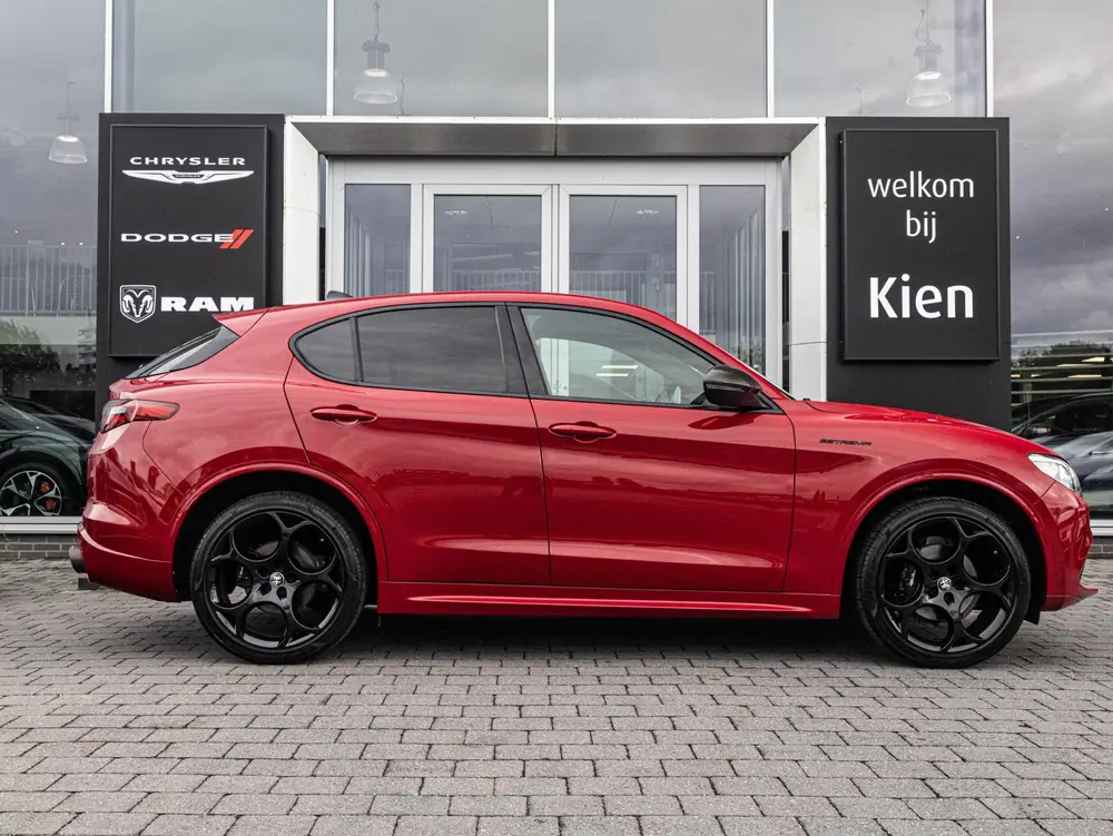 Alfa Romeo Stelvio 2.0 T AWD Estrema uit 2022, foto 4