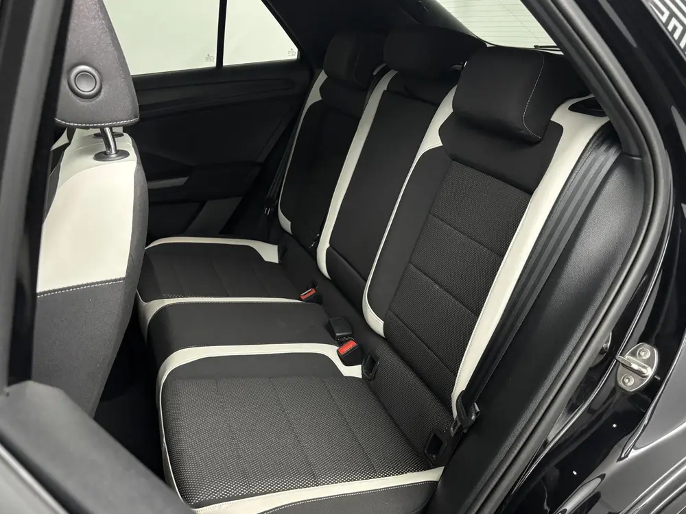 Volkswagen T-Roc 1.5 TSI 150pk Sport | Black Style | Panoram uit 2021, foto 9