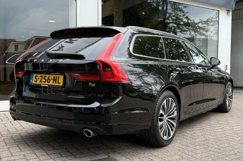 Volvo V90 2.0 T4 Momentum Pro uit 2020, foto 3