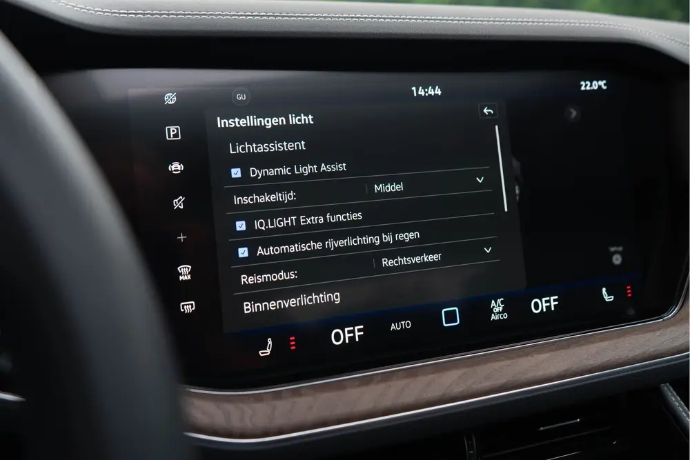 Volkswagen Touareg 3.0 TSI eHybrid 4MOTION / Panoramadak/ 22 uit 2023, foto 11