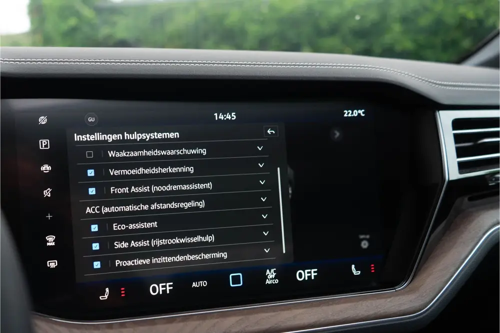 Volkswagen Touareg 3.0 TSI eHybrid 4MOTION / Panoramadak/ 22 uit 2023, foto 13