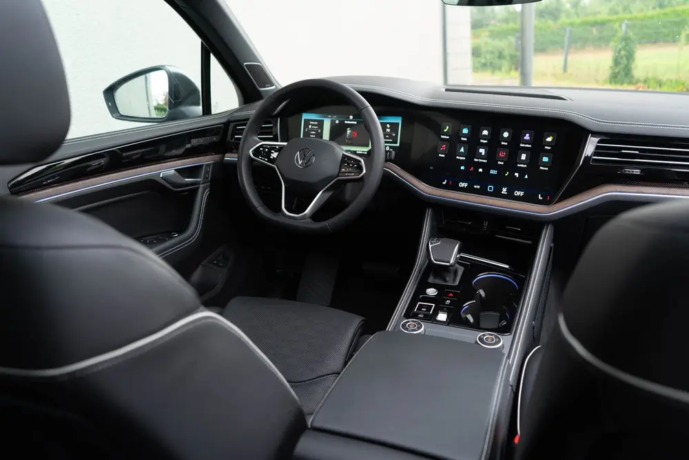 Volkswagen Touareg 3.0 TSI eHybrid 4MOTION / Panoramadak/ 22 uit 2023, foto 5