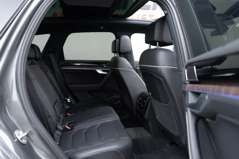 Volkswagen Touareg 3.0 TSI eHybrid 4MOTION / Panoramadak/ 22 uit 2023, foto 8