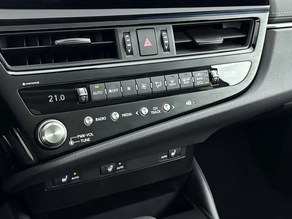 Lexus ES 300h Business Line uit 2024, foto 10