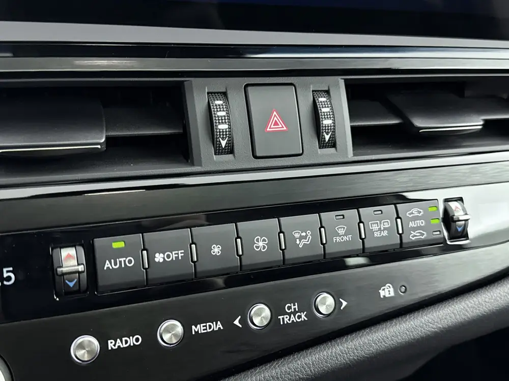 Lexus ES 300h Business Line uit 2024, foto 15
