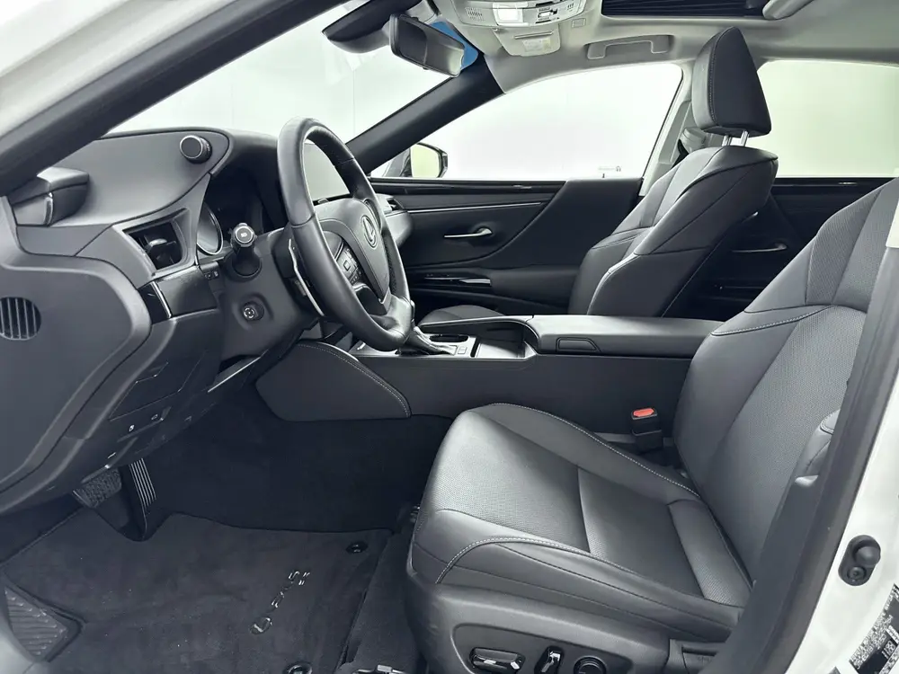 Lexus ES 300h Business Line uit 2024, foto 17