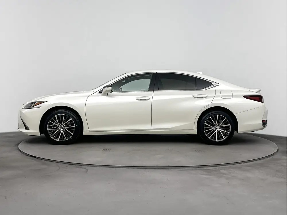 Lexus ES 300h Business Line uit 2024, foto 3