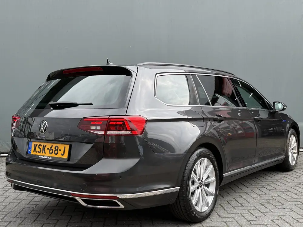 Volkswagen Passat Variant BWJ 2022 1.4 TSI 218 PK PHEV GTE B uit 2022, foto 2