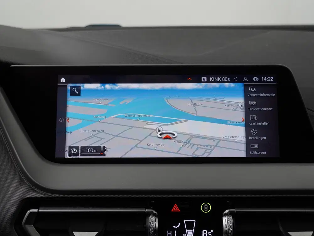 BMW 1-serie 118i Executive Edition uit 2021, foto 20