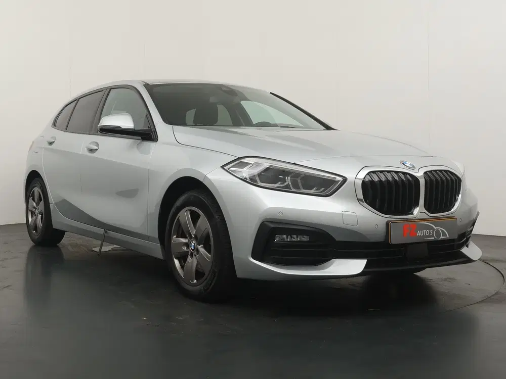 BMW 1-serie 118i Executive Edition uit 2021, foto 7