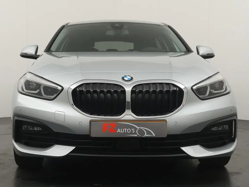 BMW 1-serie 118i Executive Edition uit 2021, foto 8