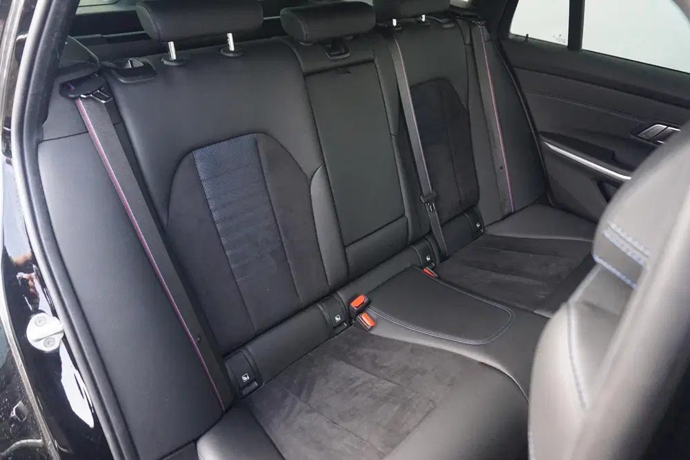 BMW 3-serie Touring 320e M Sportpakket Pro 19'' uit 2022, foto 11
