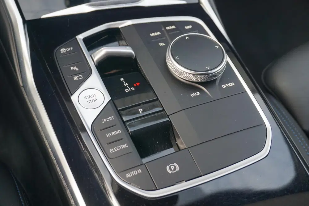 BMW 3-serie Touring 320e M Sportpakket Pro 19'' uit 2022, foto 13