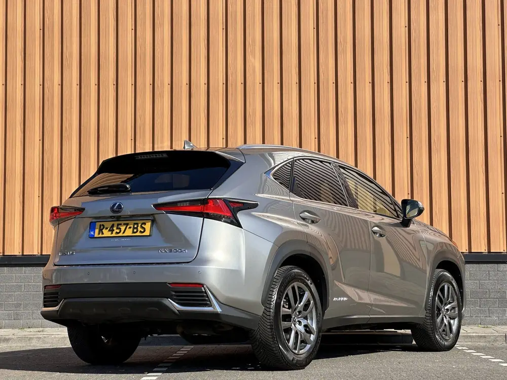 Lexus NX 300h AWD Luxury Line | Schuif/Kanteldak | Cruise Co uit 2019, foto 5