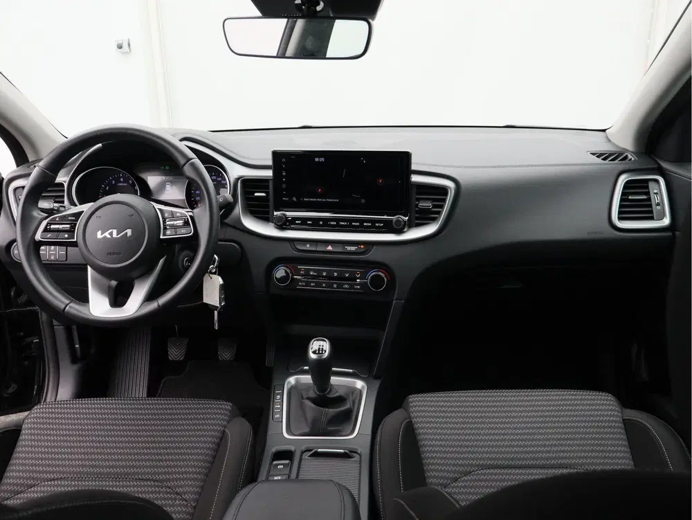Kia Ceed 1.0 T-GDi DynamicLine uit 2023, foto 2