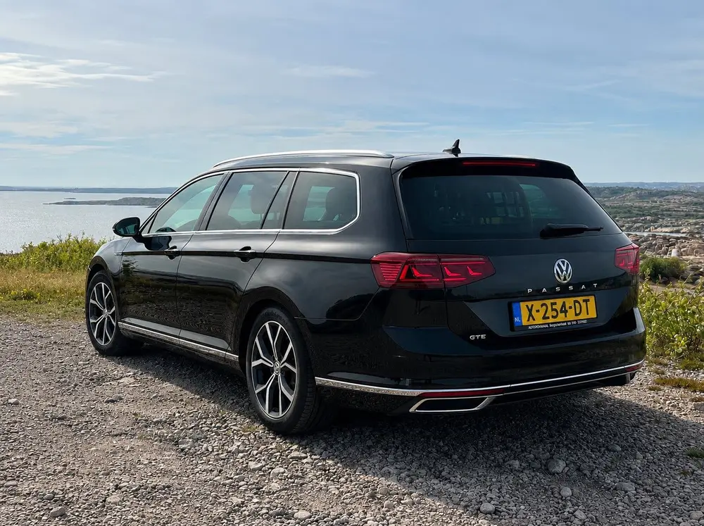 Volkswagen Passat Variant VW Passat GTE | Panorama HUD Dynaudio Massage MatrixLED 360 uit 2020