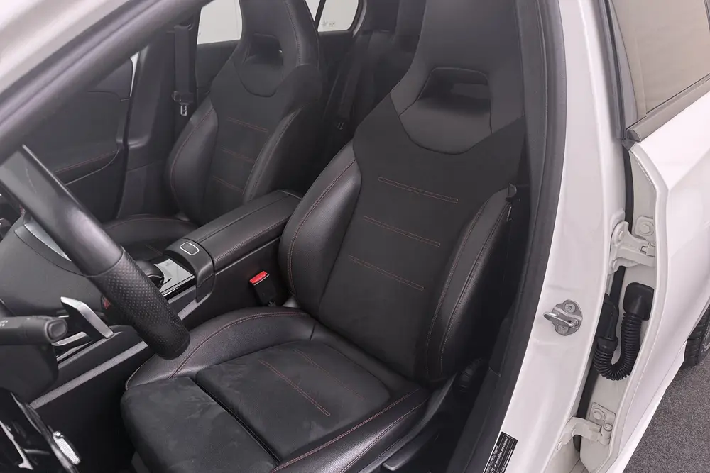 Mercedes-Benz A-Klasse 200 164 PK Aut. AMG Night-Pack Pano-d uit 2019, foto 10