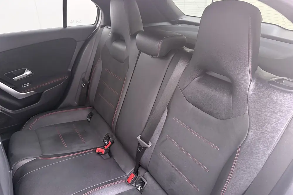 Mercedes-Benz A-Klasse 200 164 PK Aut. AMG Night-Pack Pano-d uit 2019, foto 12