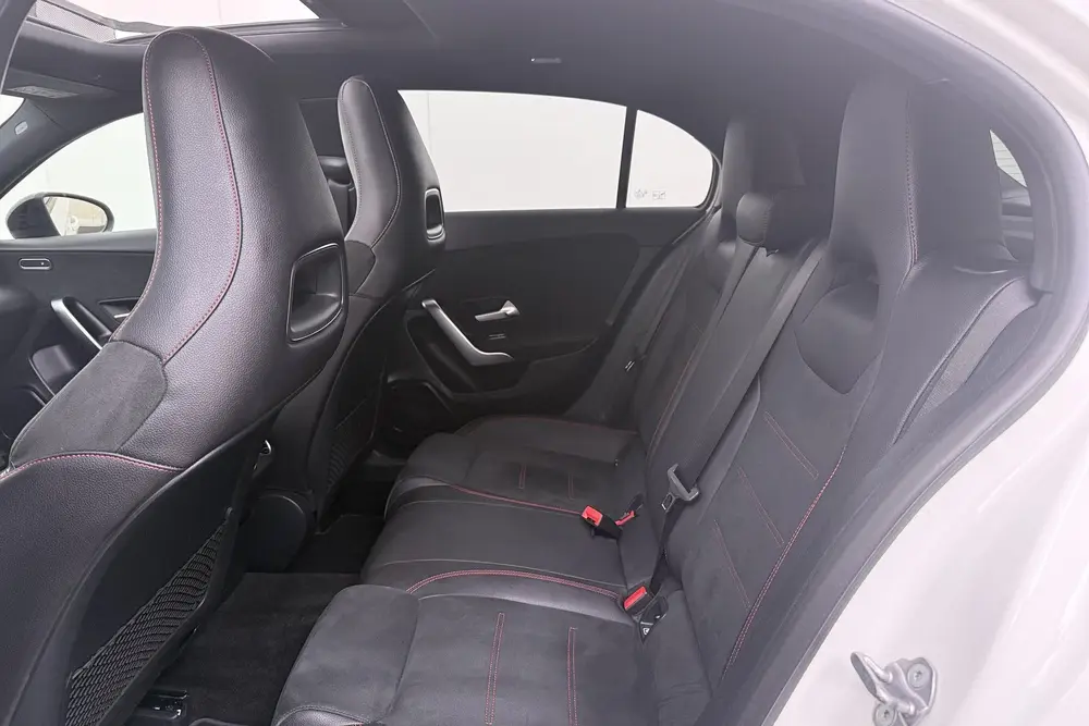 Mercedes-Benz A-Klasse 200 164 PK Aut. AMG Night-Pack Pano-d uit 2019, foto 13