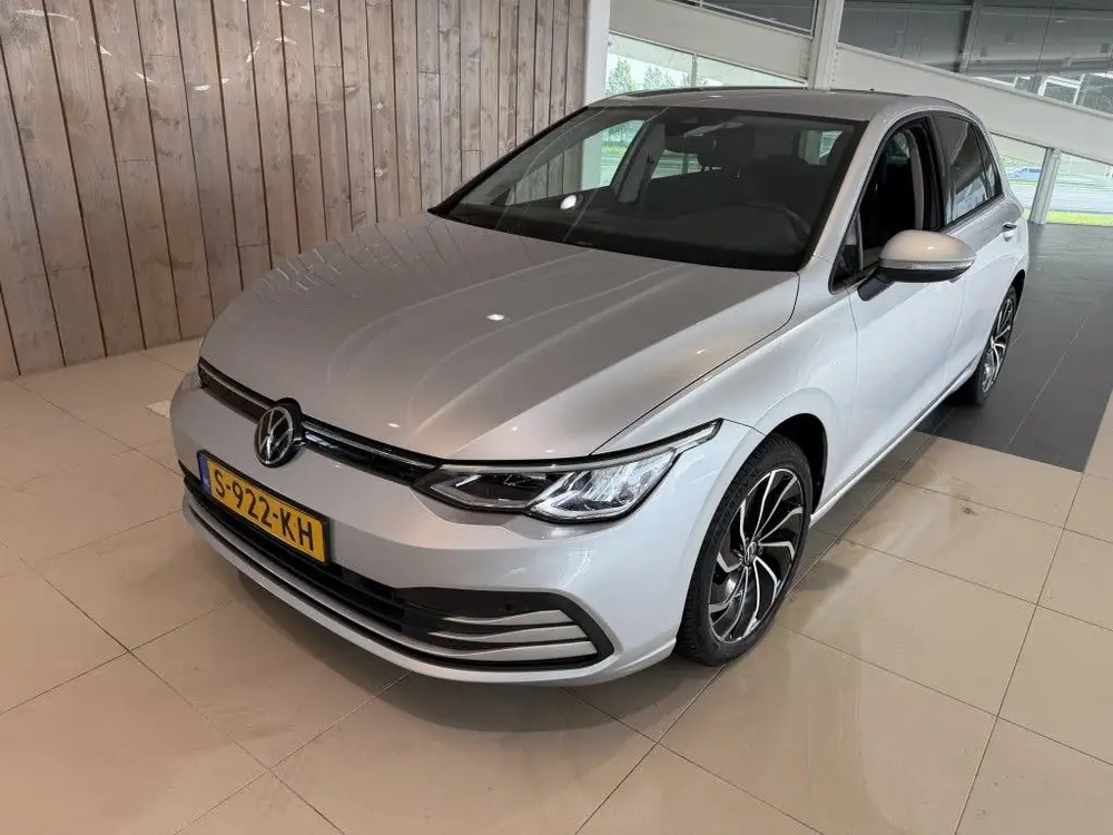 Volkswagen Golf 1.0 TSI Life (bj 2023) uit 2023