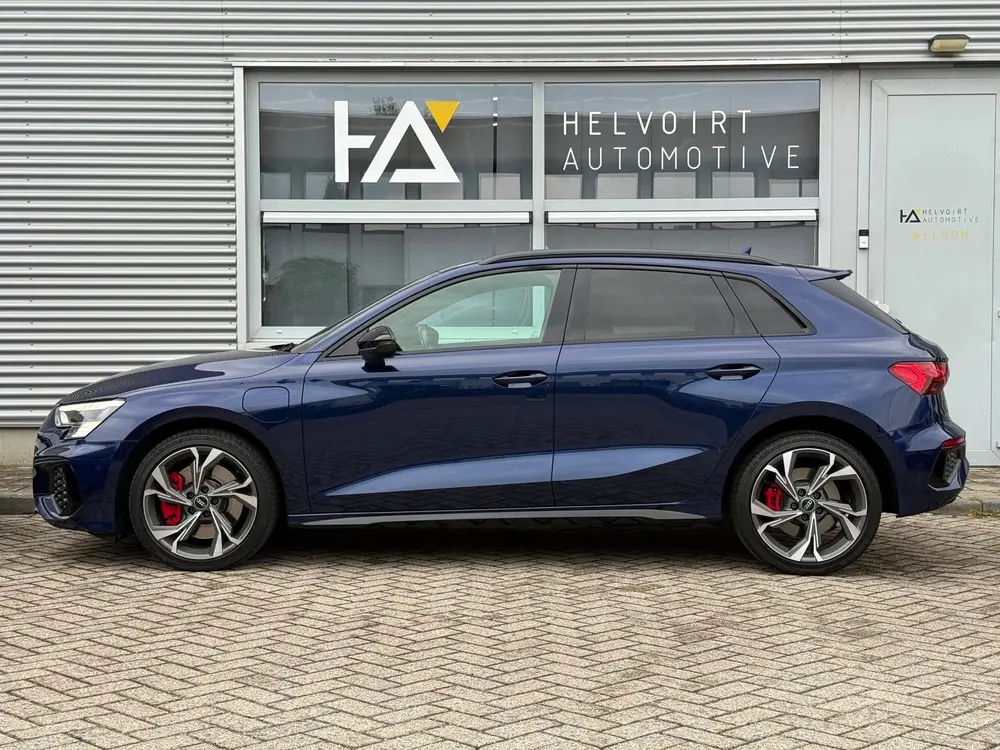 Audi A3 45 TFSI e S edit Competition uit 2022, foto 4
