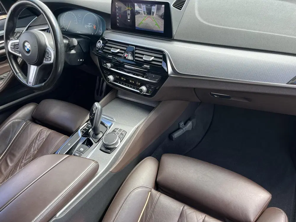 BMW 5-serie 520i M-SPORT NL AUTO NAPPA+MEMORY+19INCH N uit 2019, foto 2