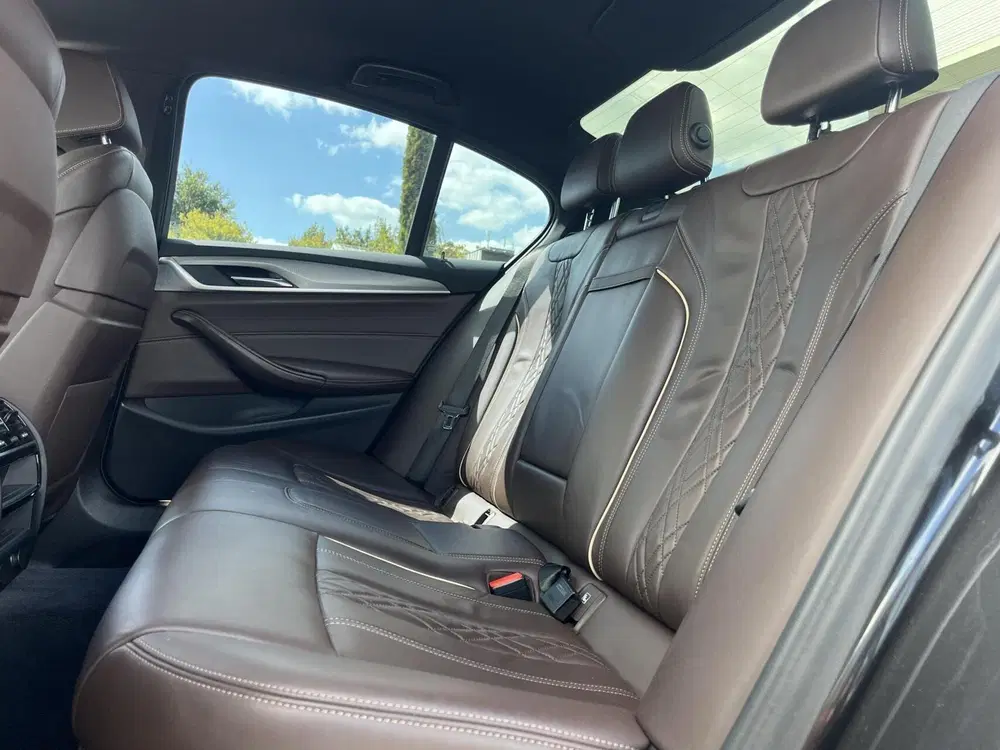 BMW 5-serie 520i M-SPORT NL AUTO NAPPA+MEMORY+19INCH N uit 2019, foto 20