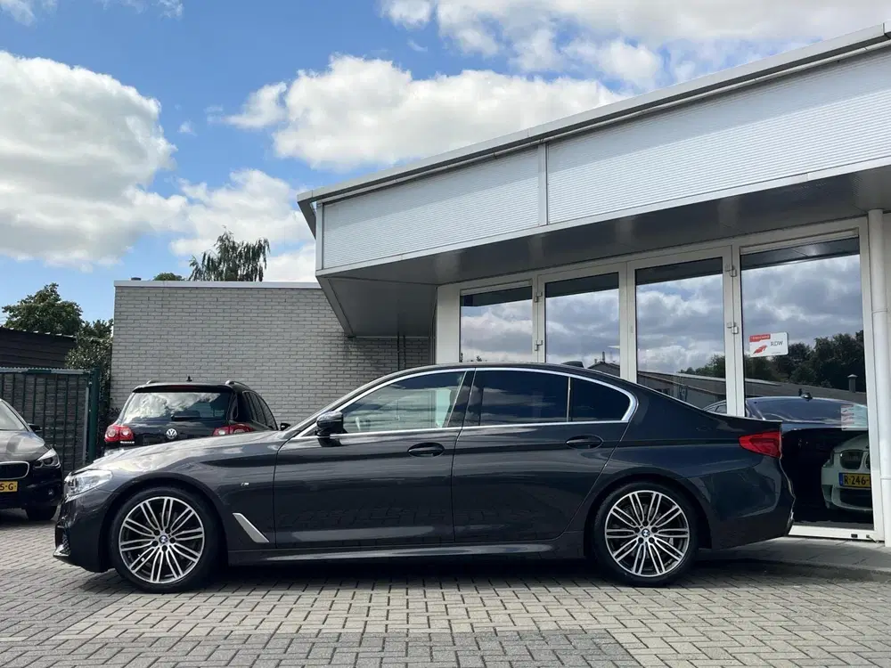 BMW 5-serie 520i M-SPORT NL AUTO NAPPA+MEMORY+19INCH N uit 2019, foto 3