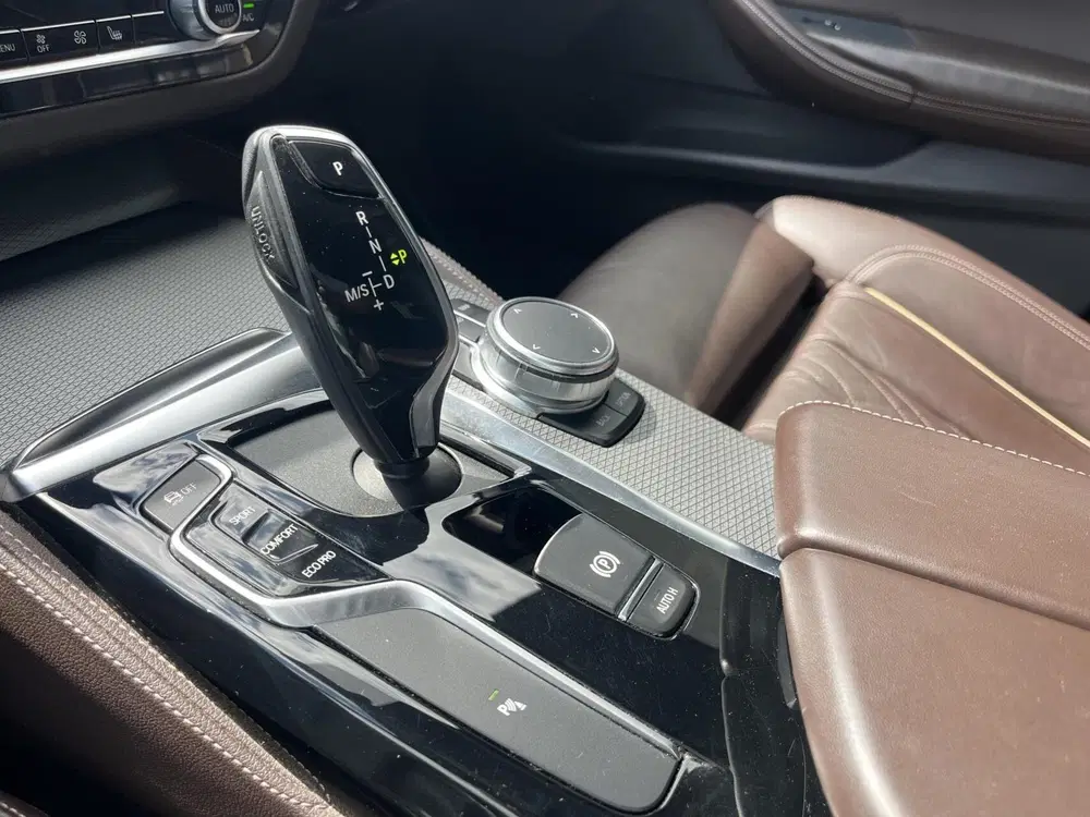 BMW 5-serie 520i M-SPORT NL AUTO NAPPA+MEMORY+19INCH N uit 2019, foto 9