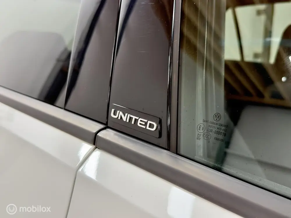 Volkswagen T-Roc 1.5 TSI United | Pano | Black Style | Stoel uit 2021, foto 15