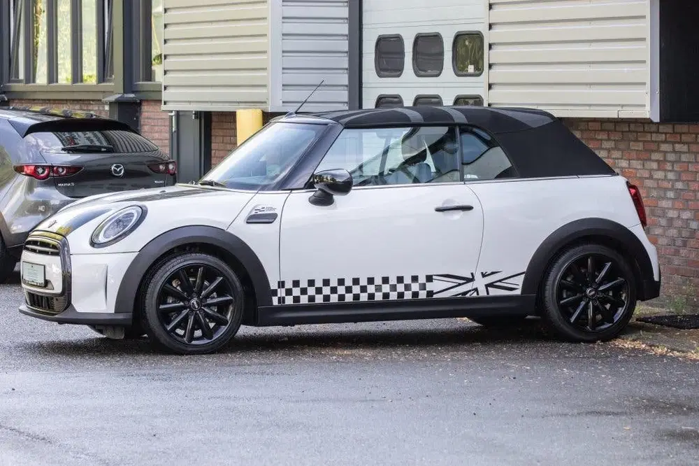 Mini Cabrio Cooper Classic Trim (bj 2023 uit 2023, foto 2