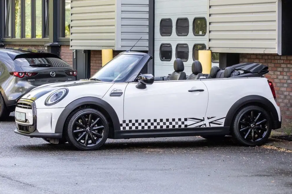 Mini Cabrio Cooper Classic Trim (bj 2023 uit 2023, foto 3