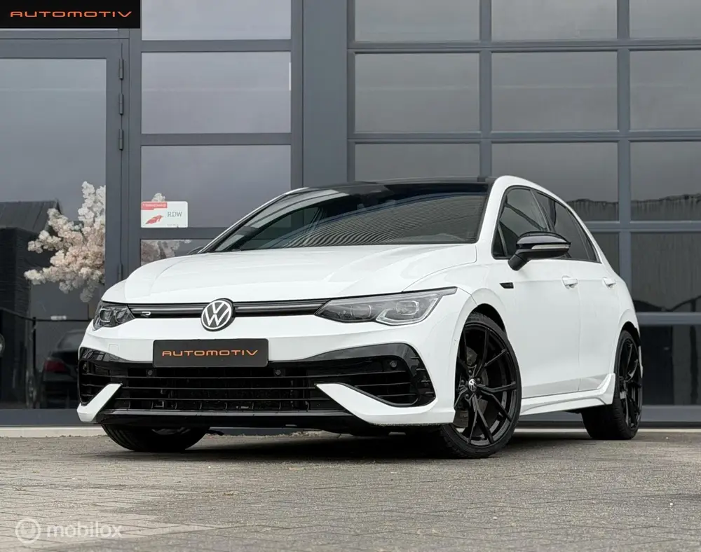 Volkswagen Golf 2.0 TSI R 4Motion PANO / AKRA / IQ-light / H uit 2021