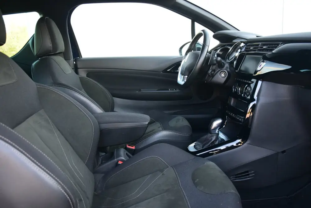 DS Automobiles 3 DS DS 3 1.2 PureTech Automaat Connected Chic Camera Ecc Crui uit 2019, foto 13