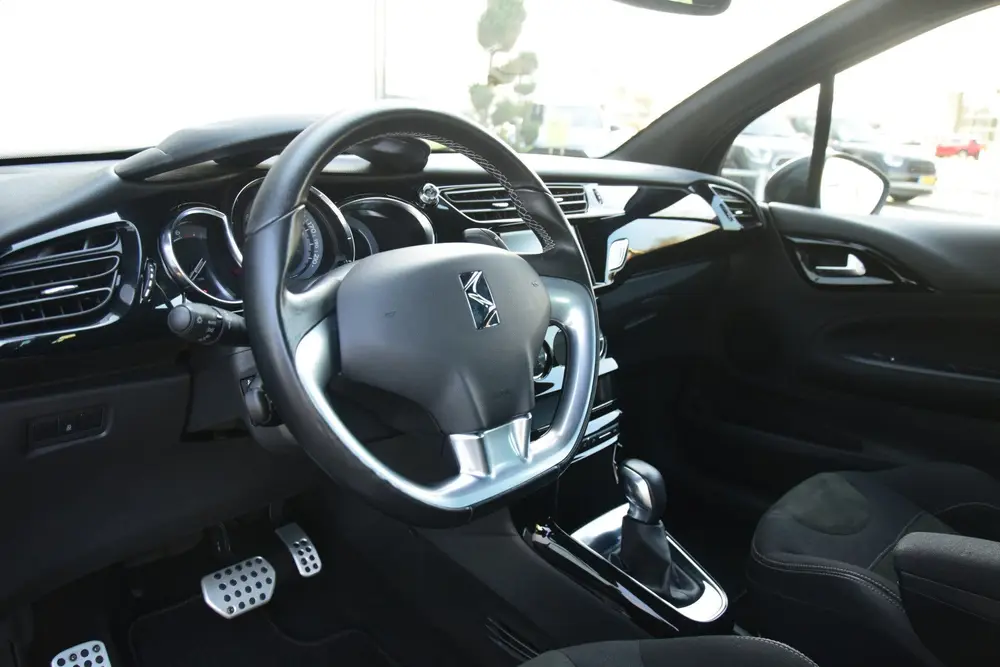 DS Automobiles 3 DS DS 3 1.2 PureTech Automaat Connected Chic Camera Ecc Crui uit 2019, foto 19