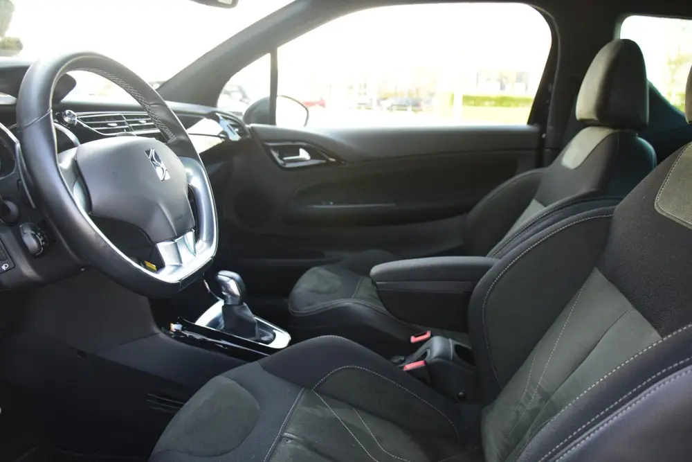 DS Automobiles 3 DS DS 3 1.2 PureTech Automaat Connected Chic Camera Ecc Crui uit 2019, foto 20