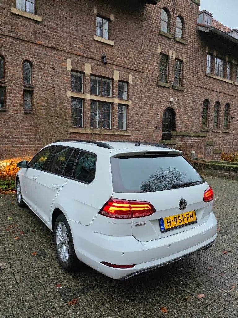 Volkswagen Golf Variant 1.0 TSI 115pk 7-DSG 2019 Wit uit 2019, foto 9