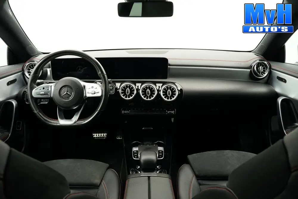 Mercedes-Benz CLA 180 Business Solution AMG uit 2019, foto 2