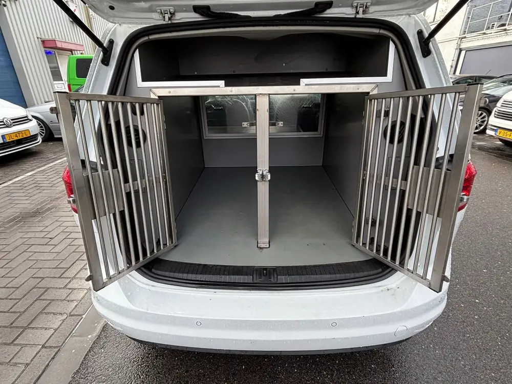 Volkswagen Touran 2.0 TDI AUTOMAAT / 180 DKM / HONDENWAGEN ! uit 2020, foto 10