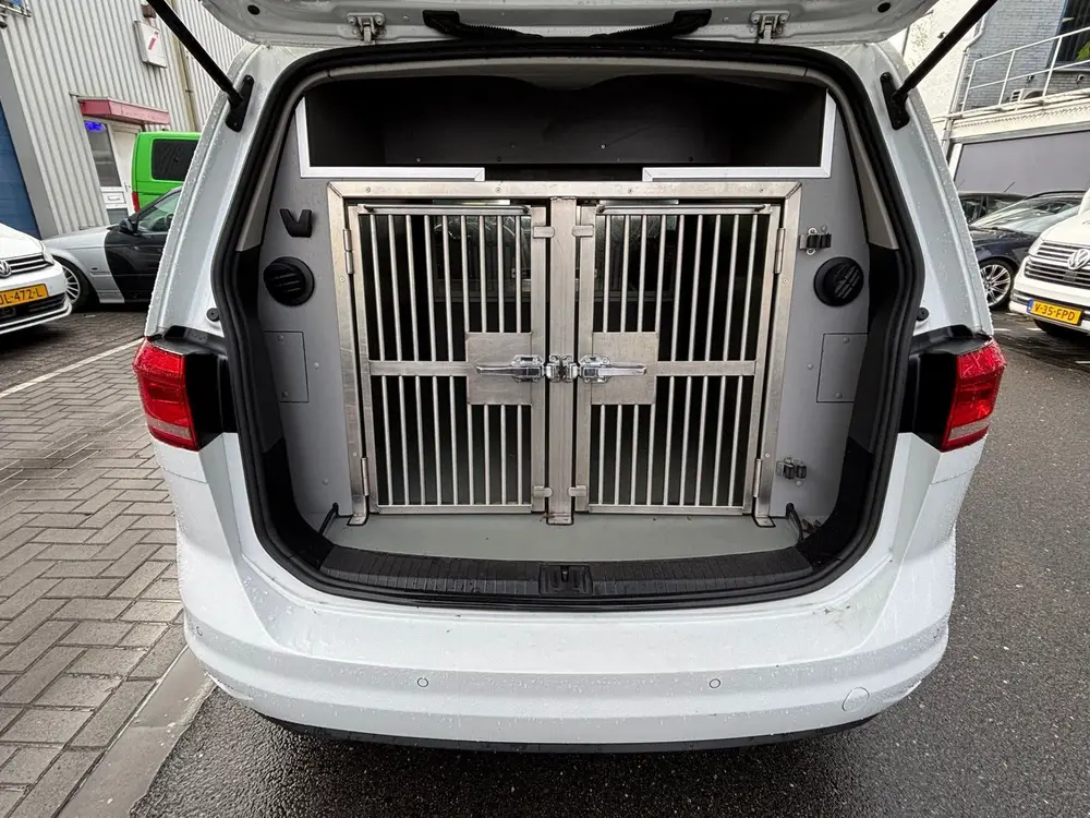 Volkswagen Touran 2.0 TDI AUTOMAAT / 180 DKM / HONDENWAGEN ! uit 2020, foto 5