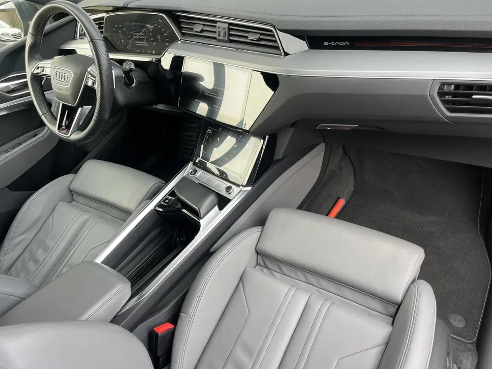 Audi Q8 e-tron 55 QUATTRO S-LINE 115 kWh 408PK ACC+MEMORY uit 2023, foto 2