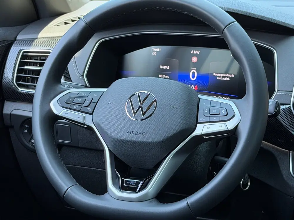 Volkswagen T-Cross 1.5 TSI 150pk DSG R-Line | Camera | Trekh uit 2025, foto 10