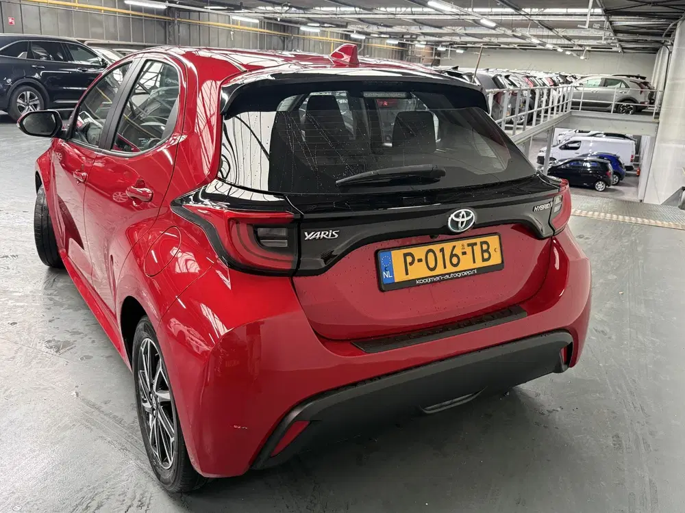 Toyota Yaris 1.5 Hybrid Dynamic 1e eigenaar uit 2022, foto 2