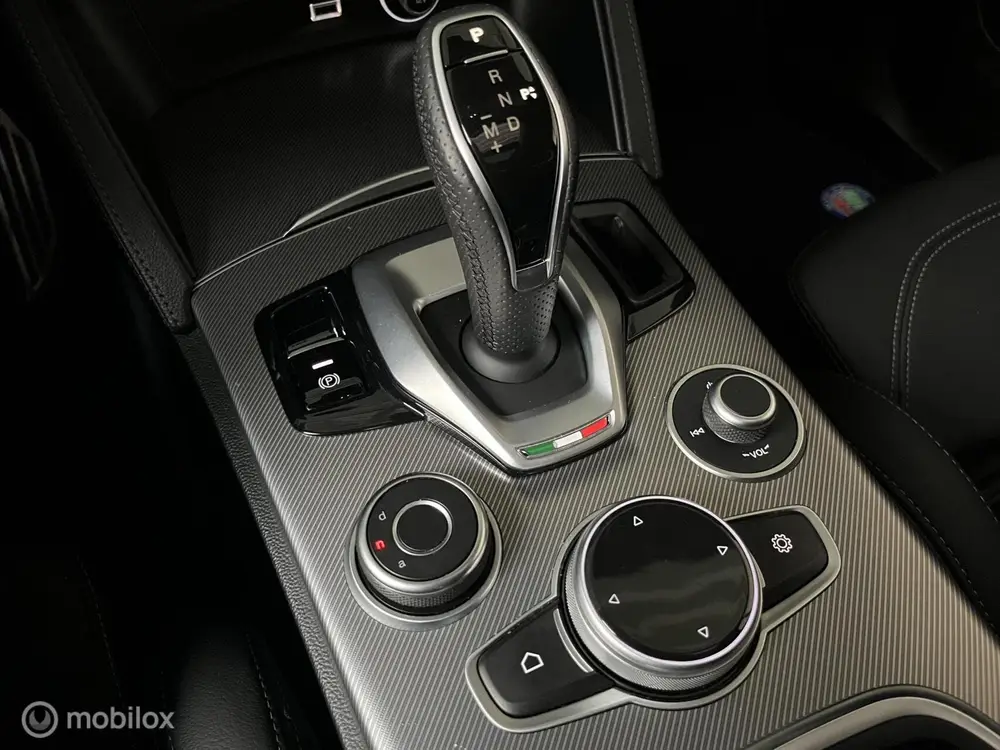 Alfa Romeo Stelvio 2.0 T Q4 AWD Veloce Pano Keyless Acc uit 2022, foto 16