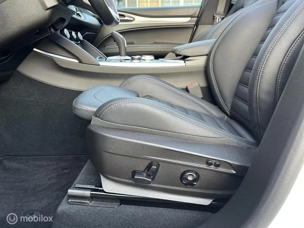 Alfa Romeo Stelvio 2.0 T Q4 AWD Veloce Pano Keyless Acc uit 2022, foto 20