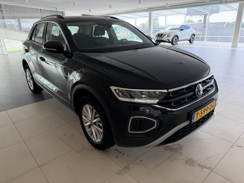 Volkswagen T-Roc 1.0 TSI Life (bj 2023) uit 2023, foto 2