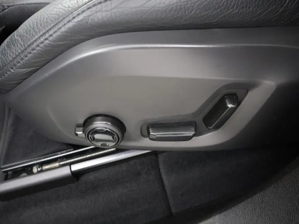 Volvo XC60 2.0 T6 Plug-in hybrid AWD Plus Dark Ele. t uit 2023, foto 13