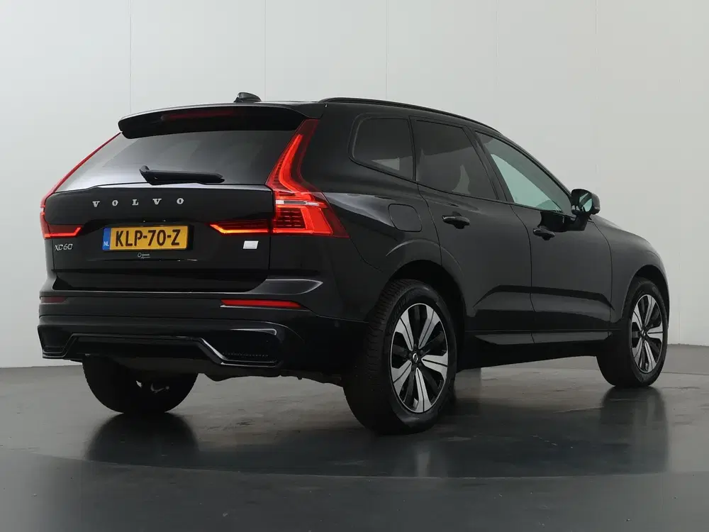 Volvo XC60 2.0 T6 Plug-in hybrid AWD Plus Dark Ele. t uit 2023, foto 2