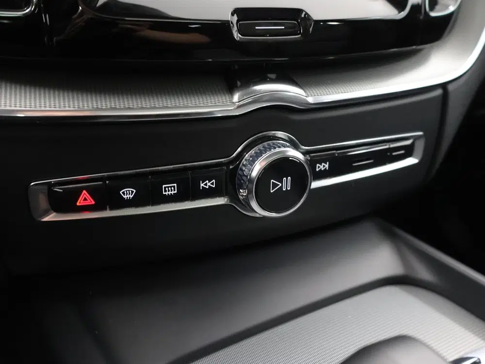 Volvo XC60 2.0 T6 Plug-in hybrid AWD Plus Dark Ele. t uit 2023, foto 20